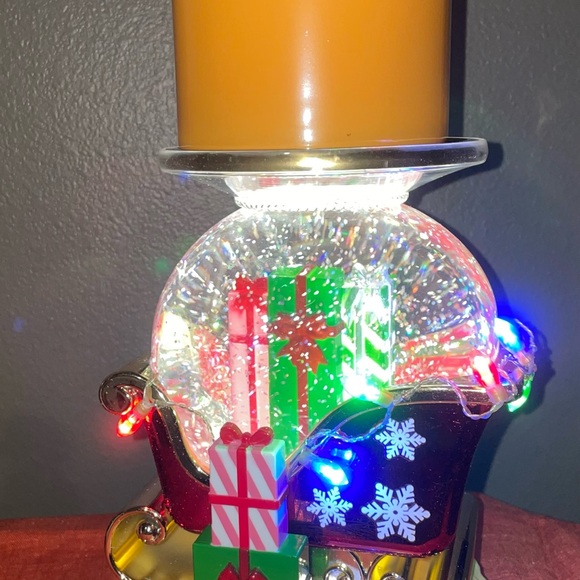 Bath & Body Works Santa Sleigh Water Globe 3 Wick Candle Holder - Picture 8 of 9